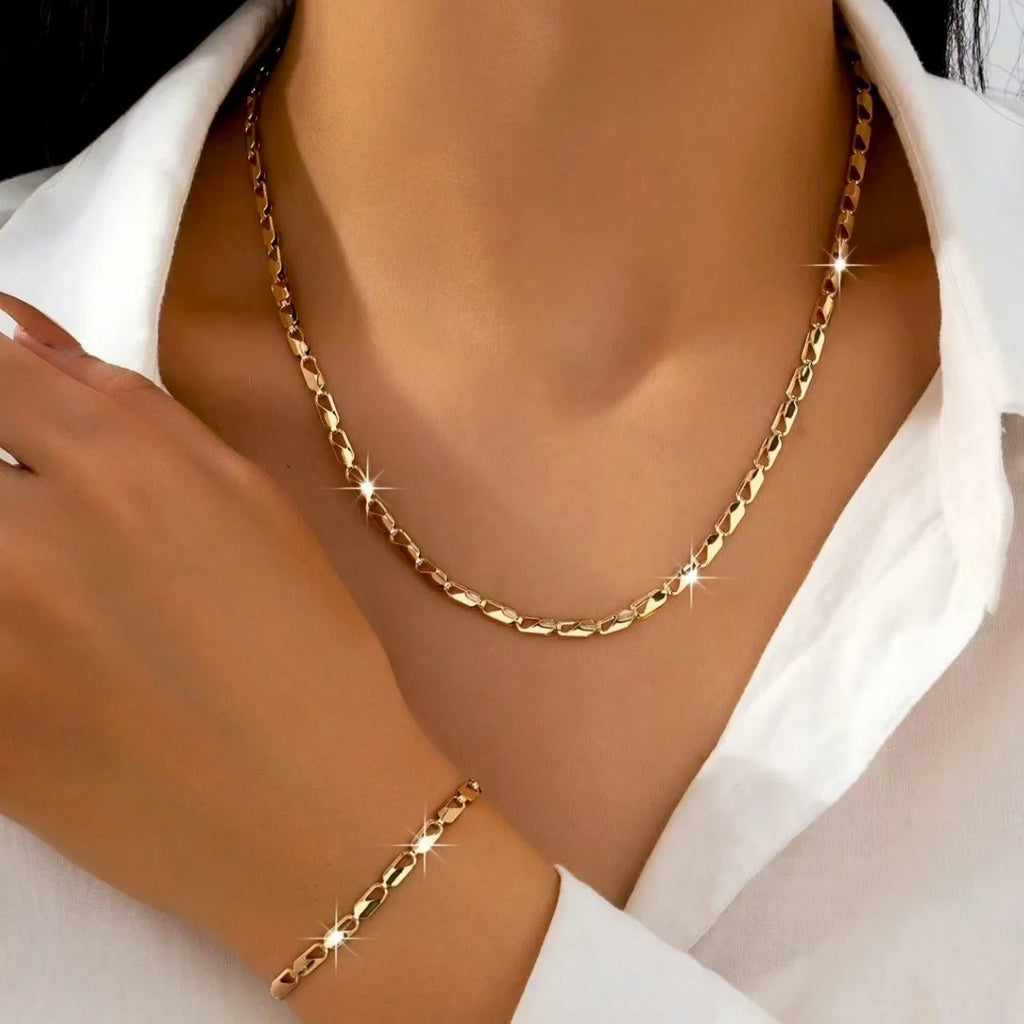 Luxurious Women's Necklaces