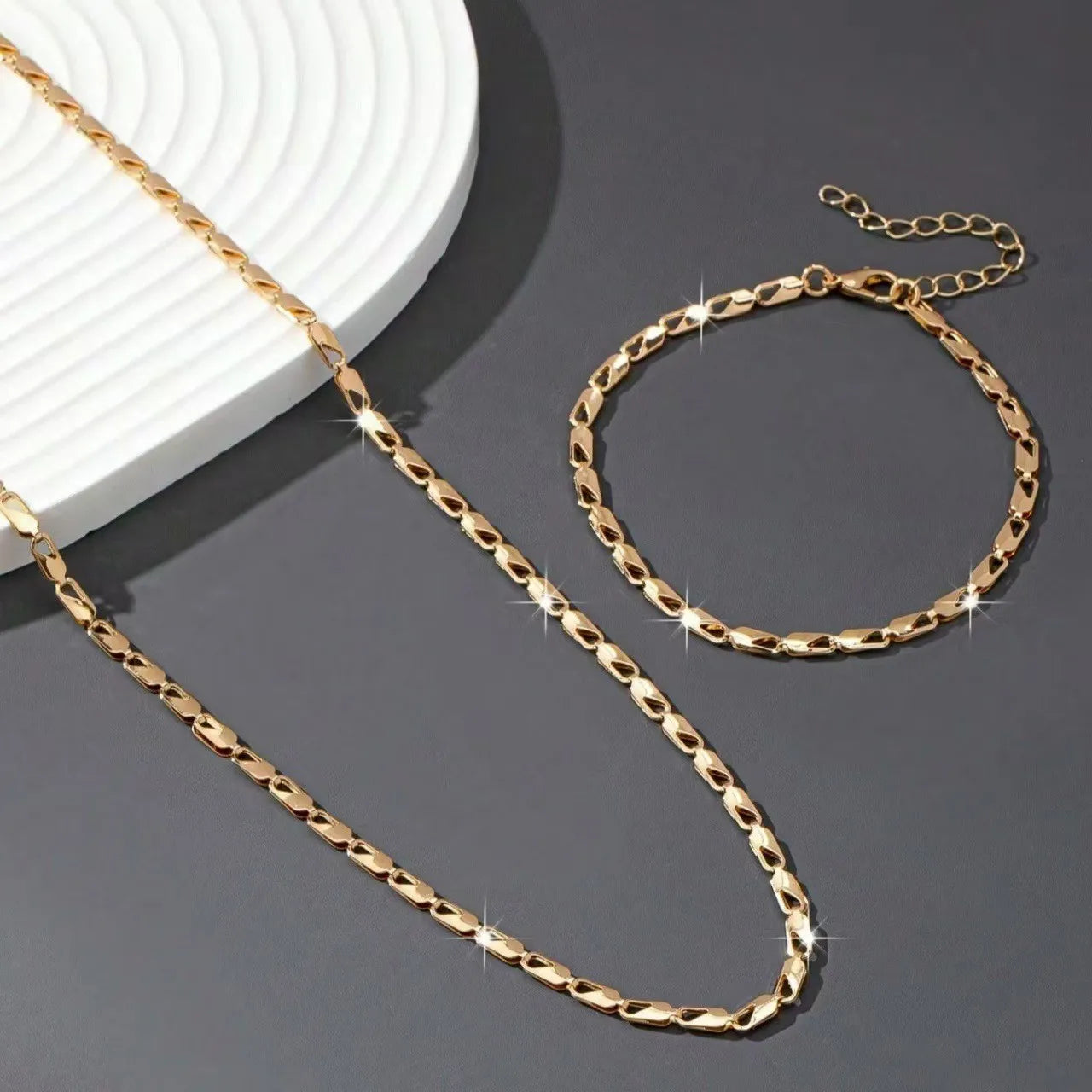 Luxurious Women's Necklaces