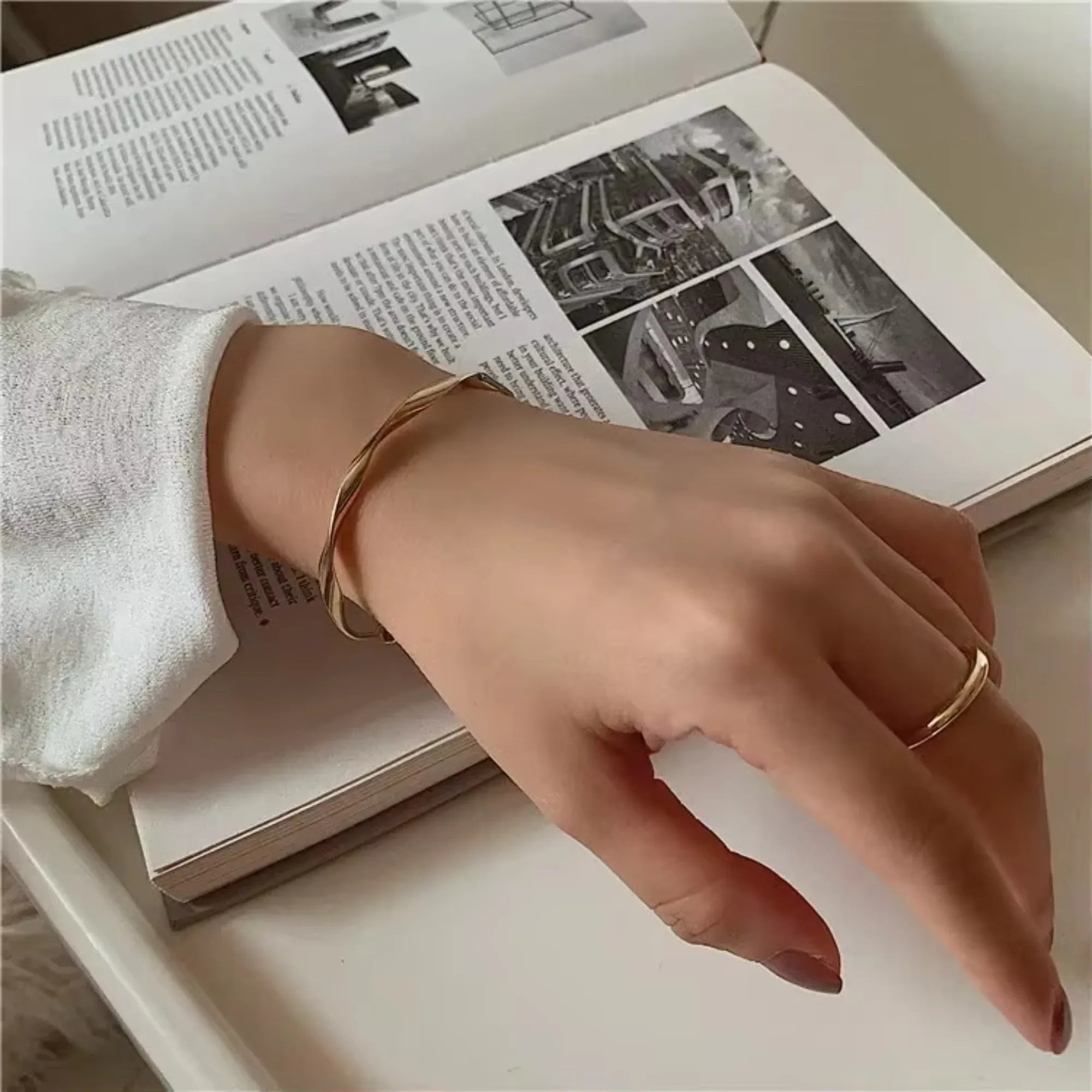 Elegant Twist Bracelet