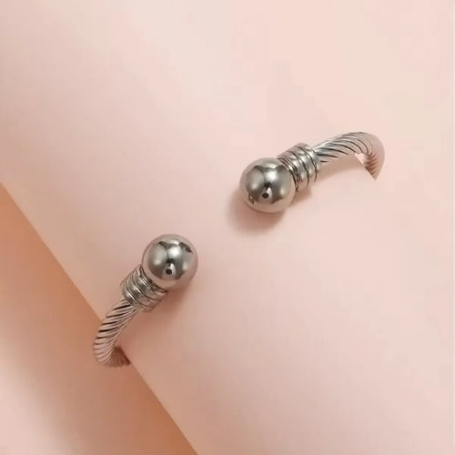 1 fashion bracelet